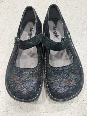 Alegria Kids Mary Jane Shoes in Black with Subtle Multi-Color Accents Size 38